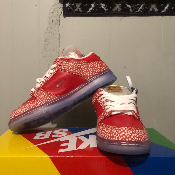 Nike SB Dunk Low x Stingwater Magic Mushroom - Picture 7 of 12